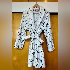 Sonoma Long Sleeve Plush and Short robe, size L.